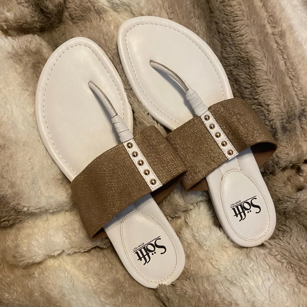*3/$25* Sofft White and Gold Thong Sandals Size 10 - Picture 1 of 9